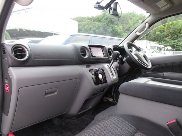 Nissan NV350 Caravan 2017-08 194024-21
