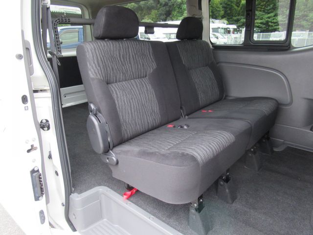 Nissan NV350 Caravan 2017-08 194024-23