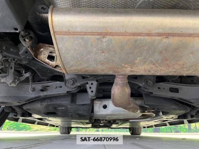 Toyota PRIUS 2017-07 331038-19