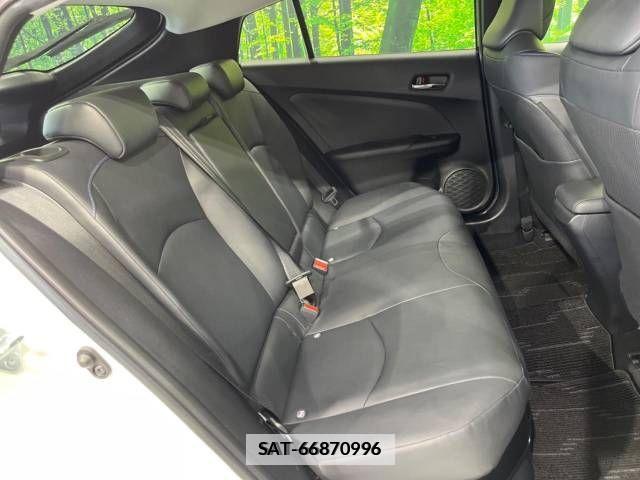 Toyota PRIUS 2017-07 331038-9