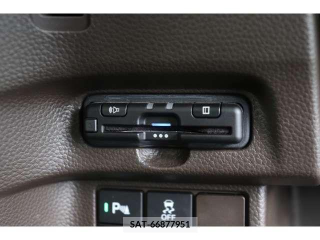 Honda N BOX 2021-04 307328-17
