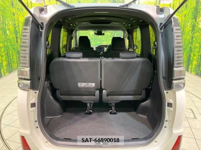 Toyota VOXY 2019-05 346645-11