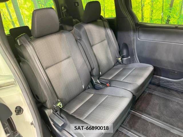 Toyota VOXY 2019-05 346645-9