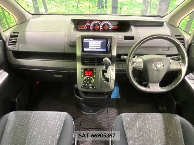 Toyota VOXY 2012-07 218233-1
