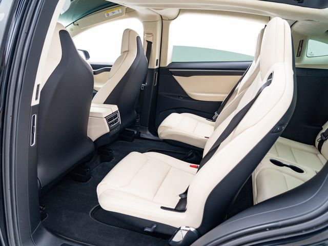 Tesla MODEL X 2018-06 23152-25