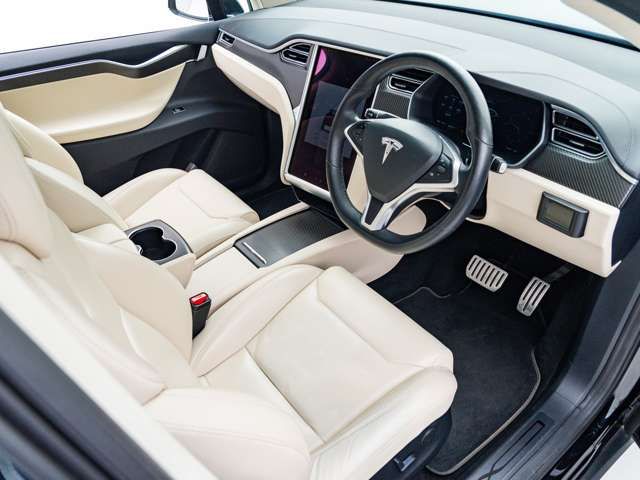 Tesla MODEL X 2018-06 23152-17