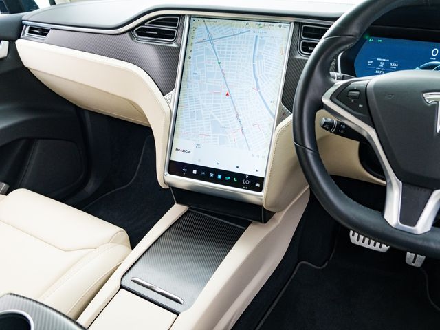 Tesla MODEL X 2018-06 23152-20