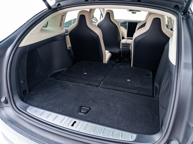 Tesla MODEL X 2018-06 23152-29