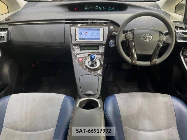 Toyota PRIUS 2013-09 366411-1