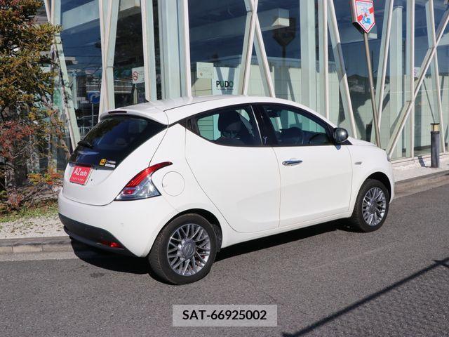 Chrysler YPSILON 2013-06 202482-2