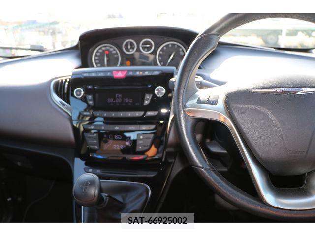 Chrysler YPSILON 2013-06 202482-3