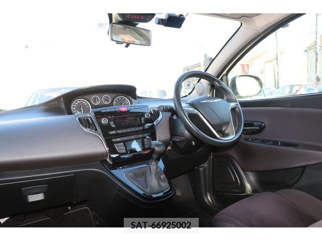 Chrysler YPSILON 2013-06 202482-5