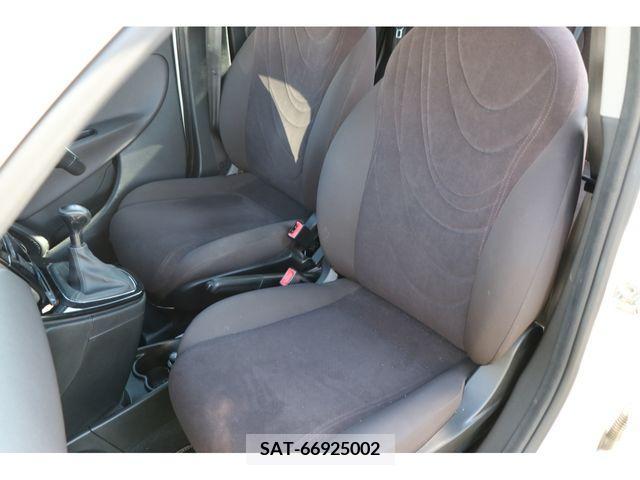 Chrysler YPSILON 2013-06 202482-6
