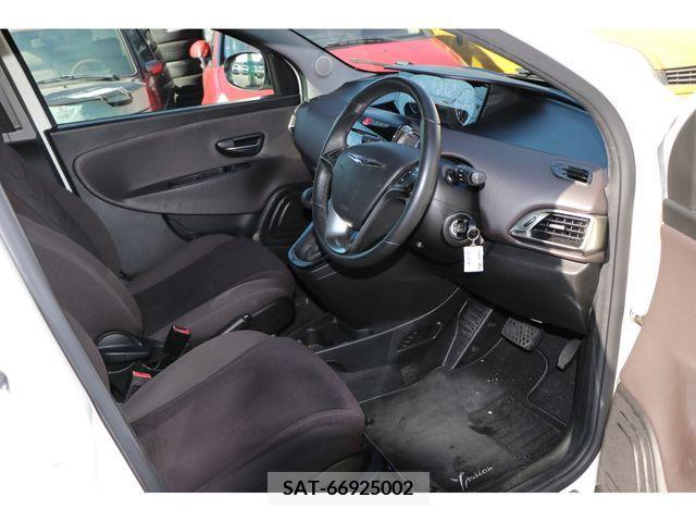 Chrysler YPSILON 2013-06 202482-11