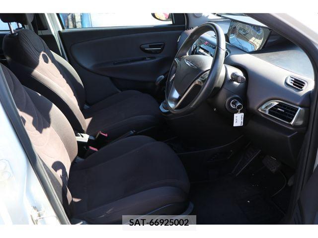 Chrysler YPSILON 2013-06 202482-12