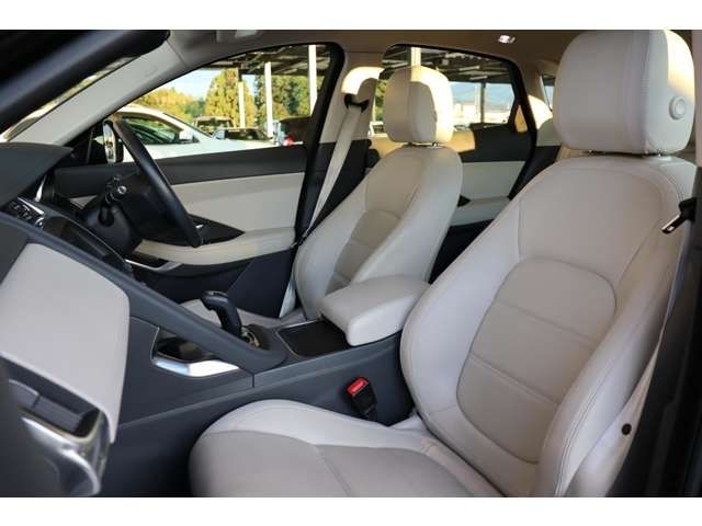 Jaguar E-PACE 2019-09 5028-26