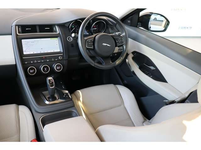 Jaguar E-PACE 2019-09 5028-14