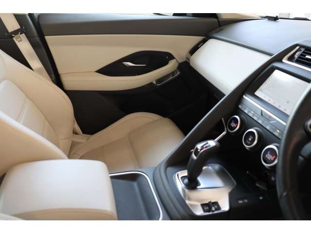 Jaguar E-PACE 2019-09 5028-23