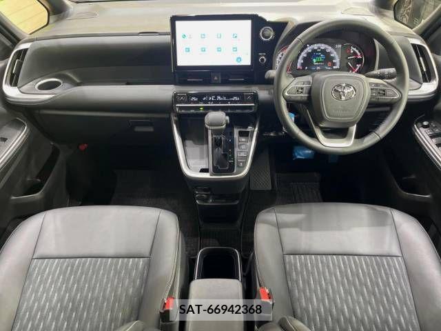 Toyota NOAH 2022-11 279418-1