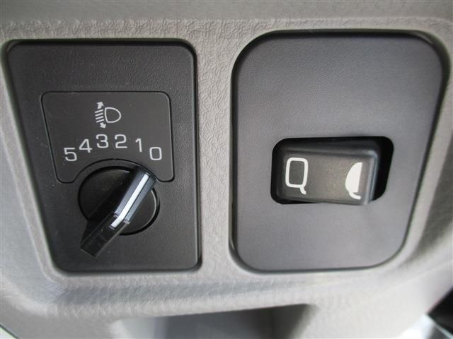 Mitsubishi CANTER 2023-04 2569-23