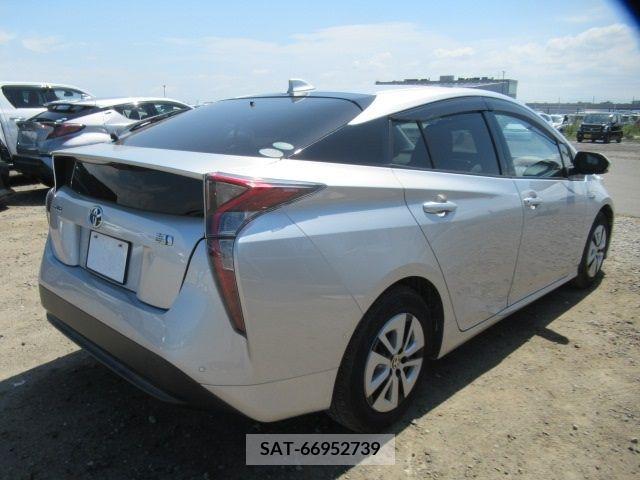 Toyota PRIUS 2017-10 366584-1