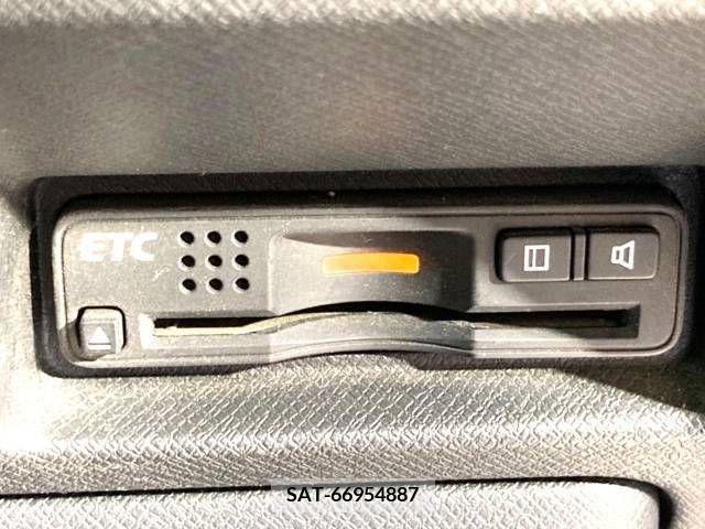 Honda e 2010-08 252886-7