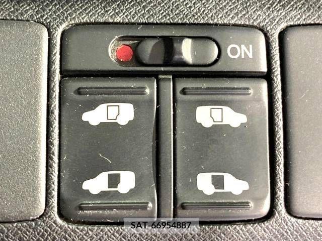 Honda e 2010-08 252886-4