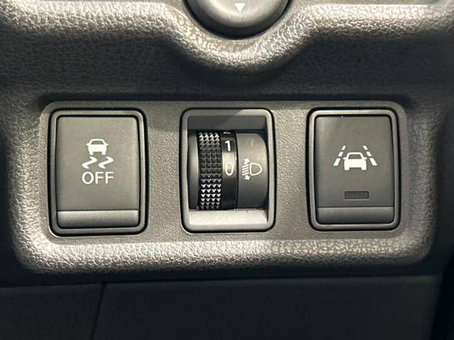 Nissan NOTE 2017-02 14212-4