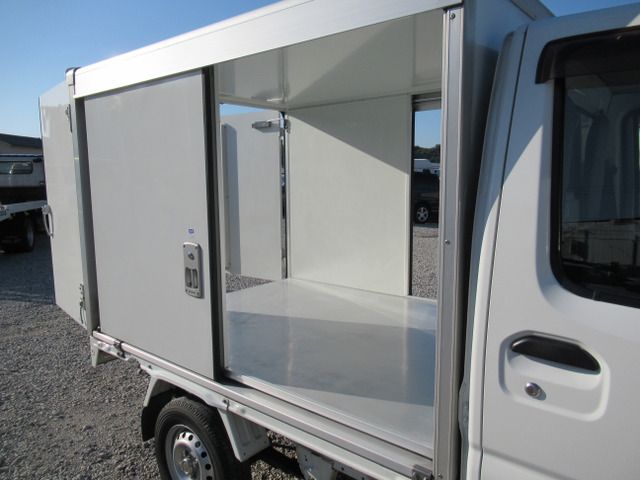 Mitsubishi MINICAB TRUCK 2012-04 18864-9