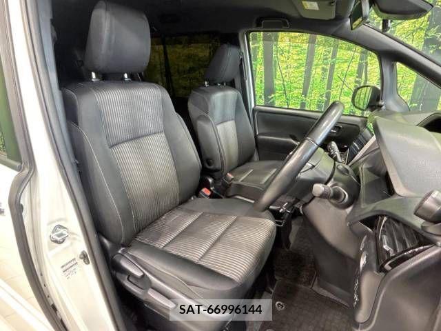 Toyota VOXY 2018-10 321587-8