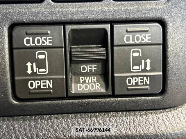 Toyota VOXY 2018-10 321587-5