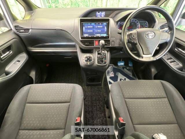 Toyota VOXY 2014-04 370335-1
