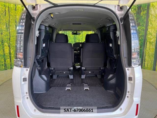 Toyota VOXY 2014-04 370335-11