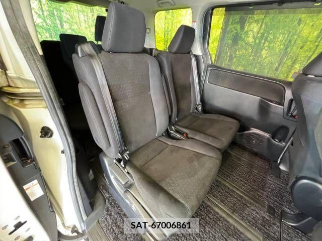 Toyota VOXY 2014-04 370335-9