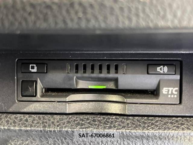 Toyota VOXY 2014-04 370335-7
