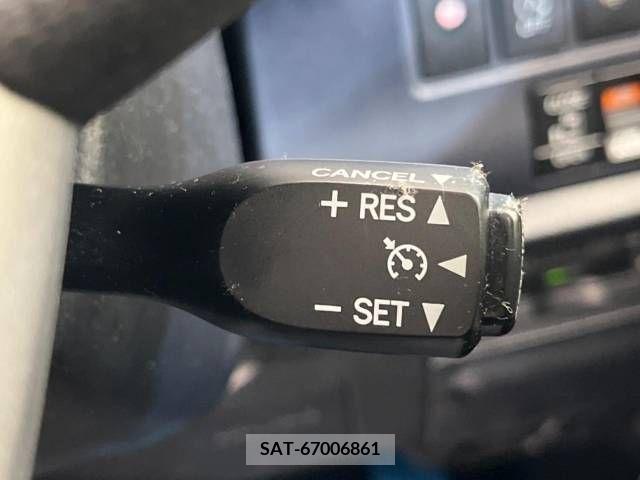 Toyota VOXY 2014-04 370335-6