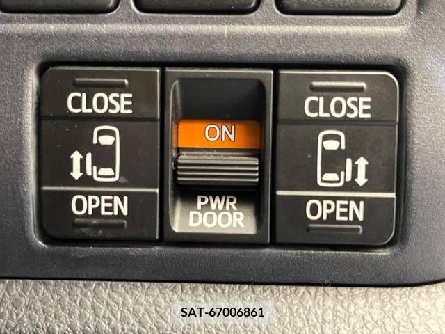 Toyota VOXY 2014-04 370335-5