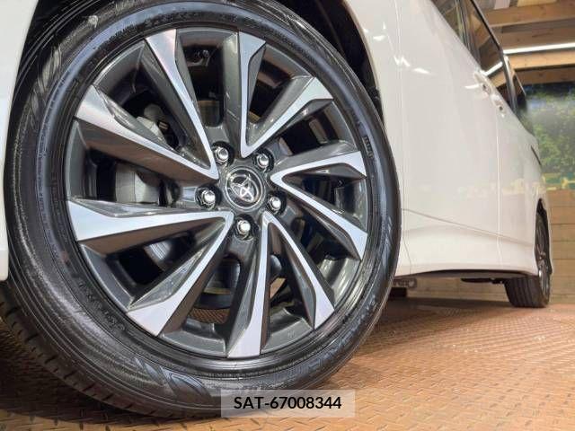 Toyota VOXY 2023-09 337562-13