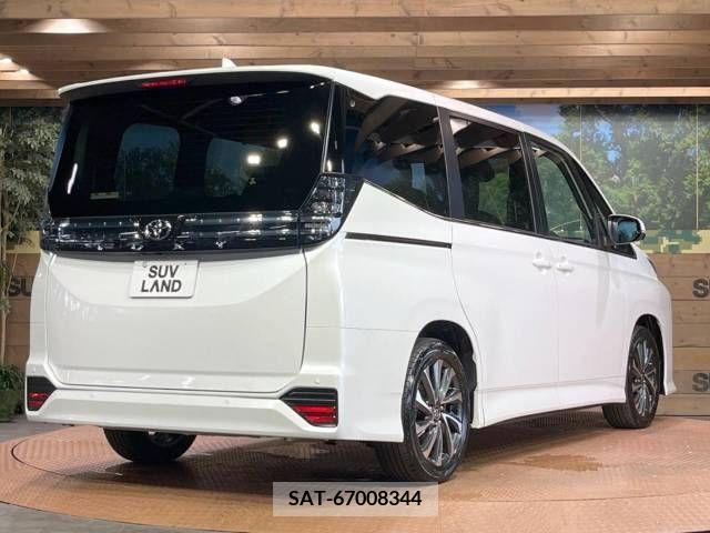 Toyota VOXY 2023-09 337562-17