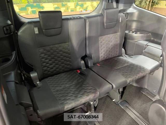 Toyota VOXY 2023-09 337562-10