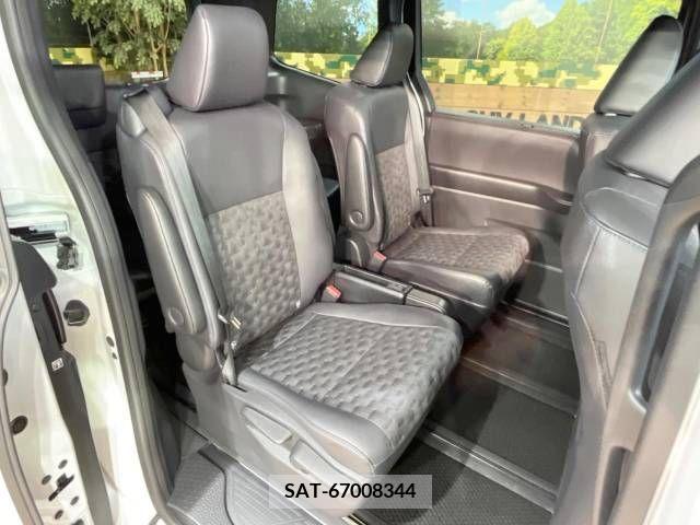 Toyota VOXY 2023-09 337562-9