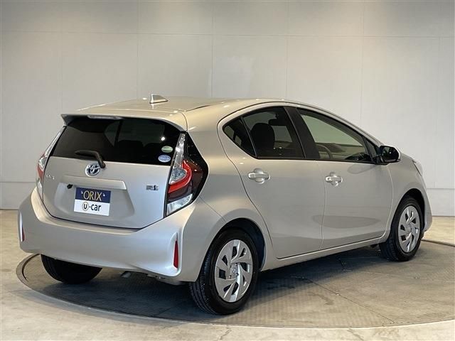 Toyota AQUA 2020-10 181914-1