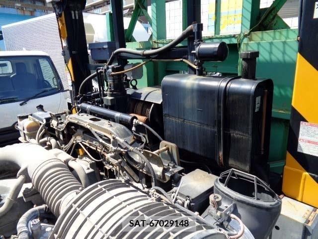 Nissan QUON 2008-11 283608-16