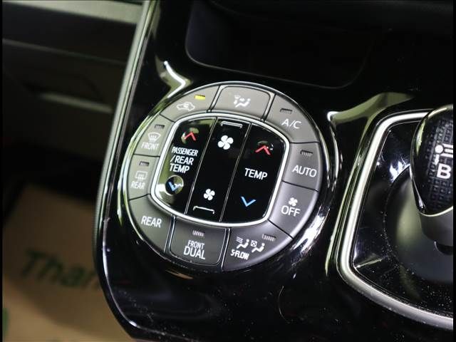 Toyota NOAH HYBRID 2018-11 9709-12