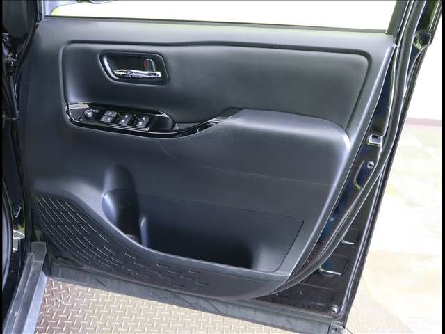 Toyota NOAH HYBRID 2018-11 9709-19