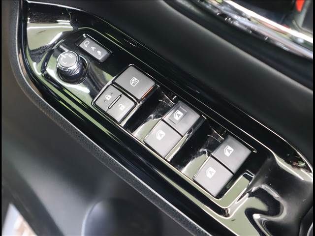 Toyota NOAH HYBRID 2018-11 9709-15
