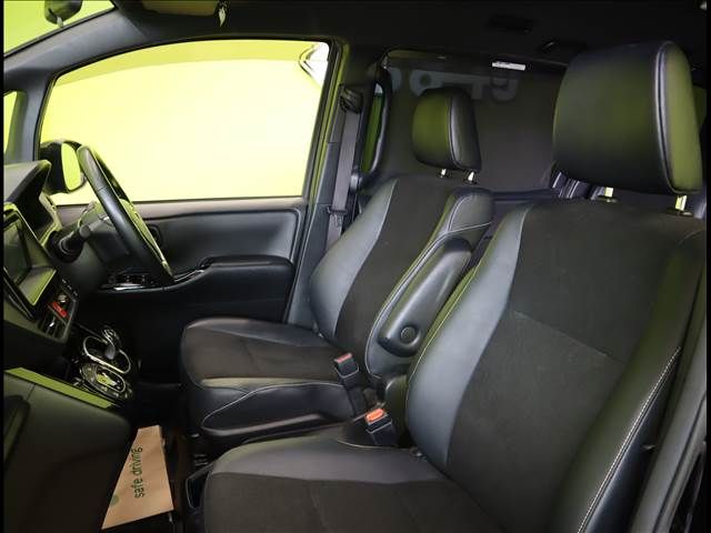 Toyota NOAH HYBRID 2018-11 9709-27