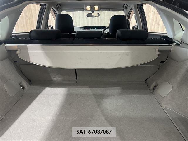 Toyota PRIUS 2015-11 381284-8