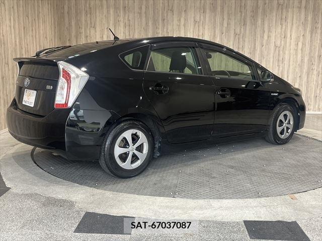 Toyota PRIUS 2015-11 381284-17