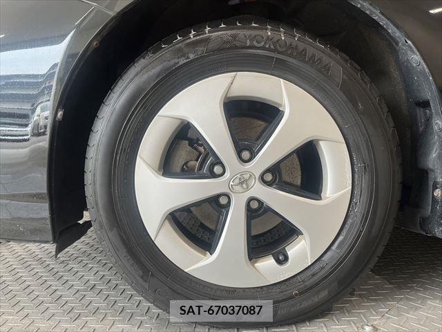Toyota PRIUS 2015-11 381284-26